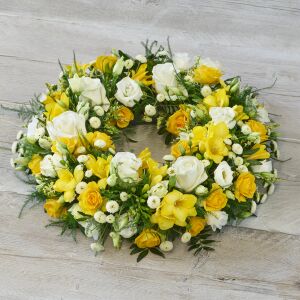 LARGE SCENTED YELLOW WREATH
